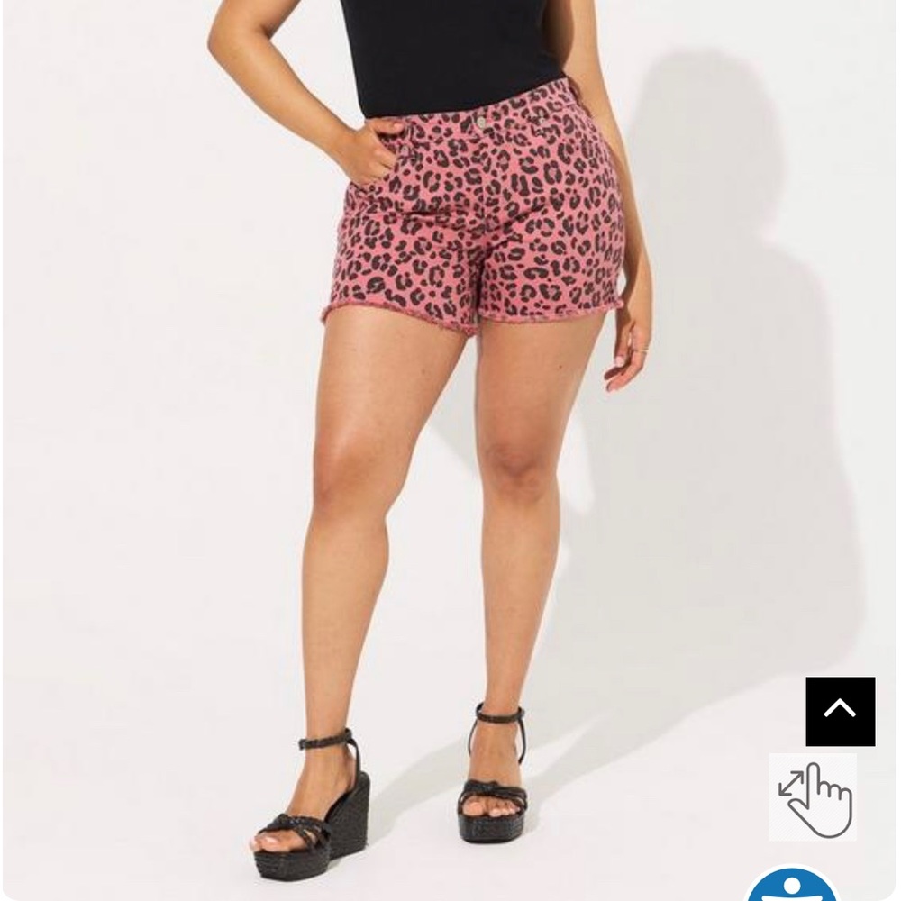 NWT Torrid 5 Inch Boyfriend Vintage Stretch High-Rise Short •Size 14